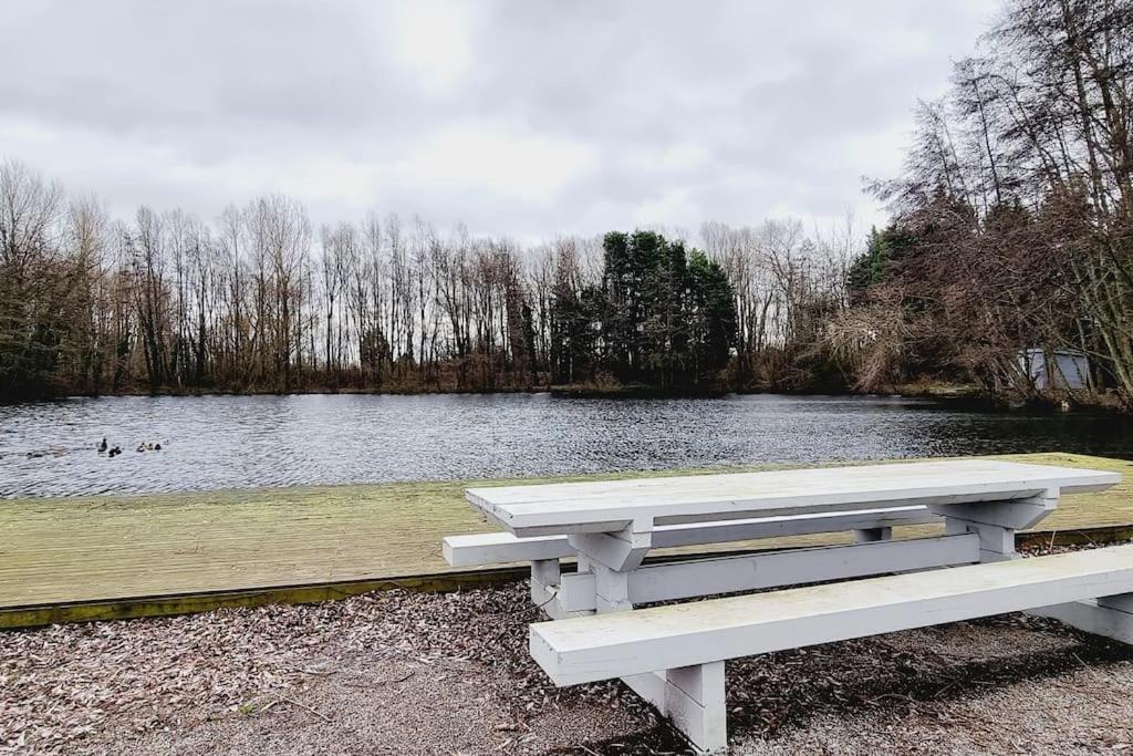 Villa *L'Ecrin De L'Etang* Depaysement Assure Bourbourg Exterior foto